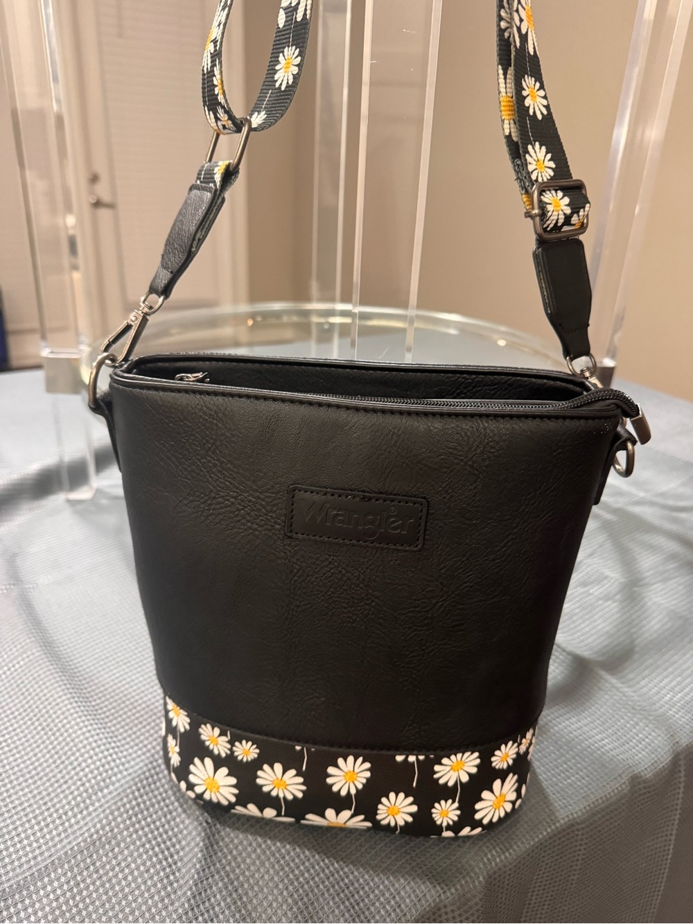Wrangler Black Crossbody with Daisy Strap - Picture 5 of 16